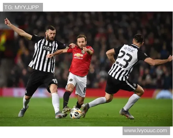 爆炸性球技与个性并存的足球球星谁最具震撼力与争议性